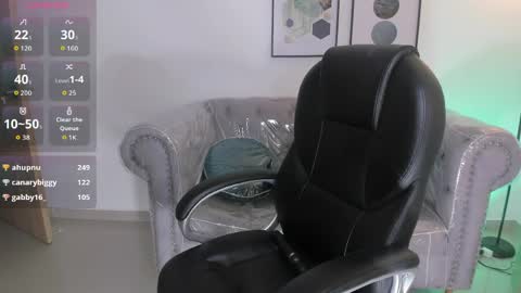 Snapshot of melina_rouge chatting on 03/21/26, 06:40 Melina Rouge online show from 03/21/26, 06:40
