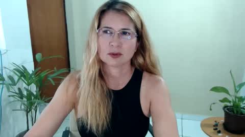 Snapshot of melindasix chatting on 04/03/26, 12:08 Melinda online show from 04/03/26, 12:08