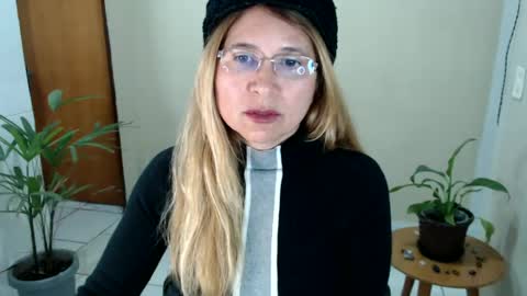 Snapshot of melindasix chatting on 06/09/26, 10:54 Melinda online show from 06/09/26, 10:54