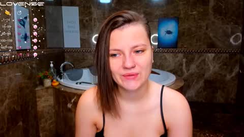 Melinda online show from 12/02/25, 01:33