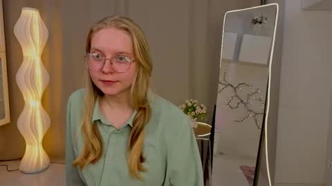 Snapshot of melindaventuri chatting on 03/31/26, 07:14 Alice - online show from 03/31/26, 07:14