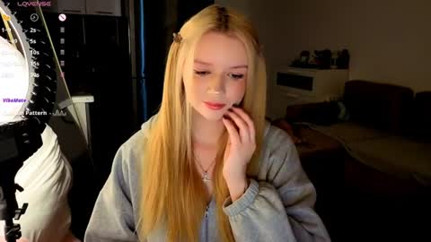 Snapshot of meliss_ss chatting on 07/12/26, 05:26 Mel or Lissa 3 Welcome here online show from 07/12/26, 05:26