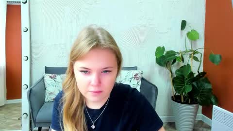 Sophia online show from 09/25/25, 05:22