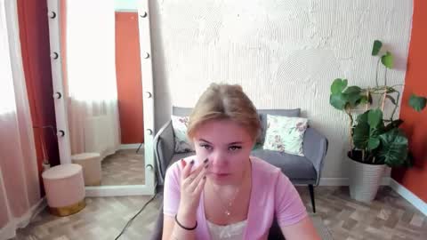 Sophia online show from 09/29/25, 04:17