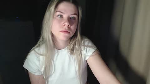 Snapshot of melissa__ray chatting on 12/19/24, 11:14 Melissa  Ray online show from 12/19/24, 11:14