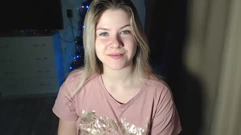 Snapshot of melissa__ray chatting on 12/23/24, 05:43 Melissa  Ray online show from 12/23/24, 05:43
