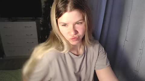 Snapshot of melissa__ray chatting on 01/16/25, 08:22 Melissa  Ray online show from 01/16/25, 08:22