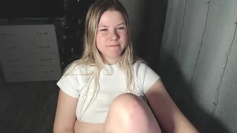 Snapshot of melissa__ray chatting on 01/21/25, 04:48 Melissa  Ray online show from 01/21/25, 04:48