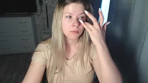 Snapshot of melissa__ray chatting on 02/05/25, 08:32 Melissa  Ray online show from 02/05/25, 08:32