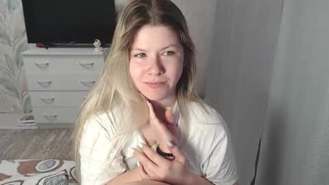 Snapshot of melissa__ray chatting on 02/14/25, 03:00 Melissa  Ray online show from 02/14/25, 03:00