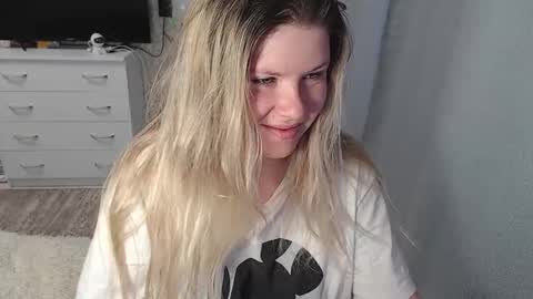 Snapshot of melissa__ray chatting on 02/17/25, 03:04 Melissa  Ray online show from 02/17/25, 03:04