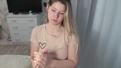 Snapshot of melissa__ray chatting on 02/17/25, 10:07 Melissa  Ray online show from 02/17/25, 10:07