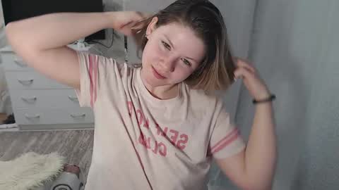 Snapshot of melissa__ray chatting on 02/20/25, 02:40 Melissa  Ray online show from 02/20/25, 02:40
