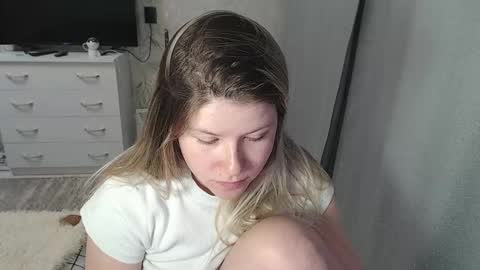 Snapshot of melissa__ray chatting on 03/01/25, 04:11 Melissa  Ray online show from 03/01/25, 04:11