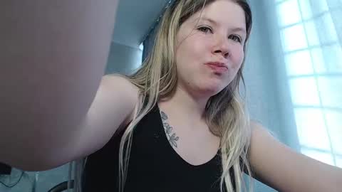 Snapshot of melissa__ray chatting on 03/11/25, 09:13 Melissa  Ray online show from 03/11/25, 09:13