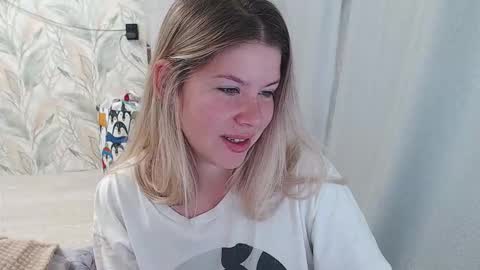 Snapshot of melissa__ray chatting on 09/22/25, 03:08 Melissa  Ray online show from 09/22/25, 03:08