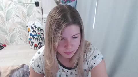Snapshot of melissa__ray chatting on 09/23/25, 04:48 Melissa  Ray online show from 09/23/25, 04:48
