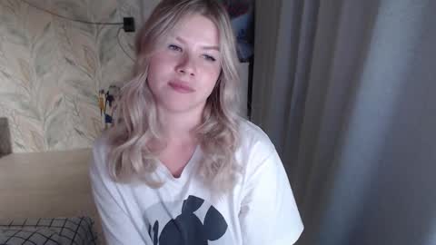 Snapshot of melissa__ray chatting on 09/28/25, 05:40 Melissa  Ray online show from 09/28/25, 05:40