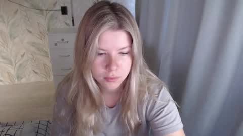 Snapshot of melissa__ray chatting on 10/06/25, 02:42 Melissa  Ray online show from 10/06/25, 02:42