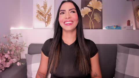 Snapshot of melissa__saenz_ chatting on 04/25/26, 04:15 M E L I S S A online show from 04/25/26, 04:15