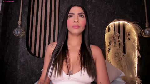 Snapshot of melissa__saenz_ chatting on 04/29/26, 03:43 M E L I S S A online show from 04/29/26, 03:43