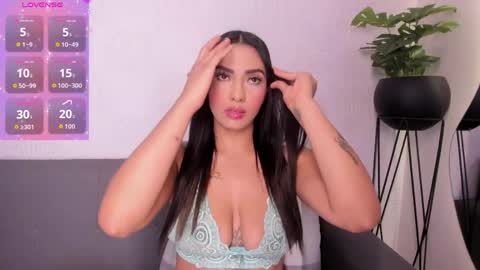 Snapshot of melissa__saenz_ chatting on 05/29/26, 03:15 M E L I S S A online show from 05/29/26, 03:15