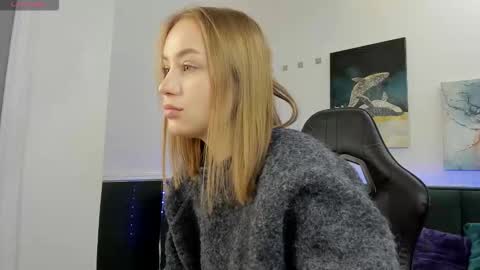 melissa_new22 online show from 12/15/25, 12:15