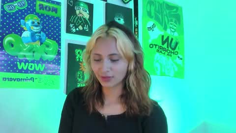 Snapshot of melissa_noir chatting on 12/19/25, 11:45 melissa_noir online show from 12/19/25, 11:45