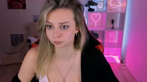 Melissa online show from 03/11/25, 03:37