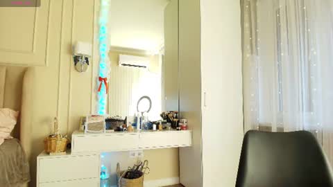 Snapshot of melissa_yamazaki chatting on 07/02/26, 01:05 Lisaa online show from 07/02/26, 01:05