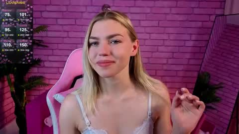 Snapshot of melissachristal chatting on 10/15/25, 01:17 melissachristal online show from 10/15/25, 01:17