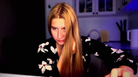 Snapshot of melissalii chatting on 09/24/25, 01:47 melissalii online show from 09/24/25, 01:47