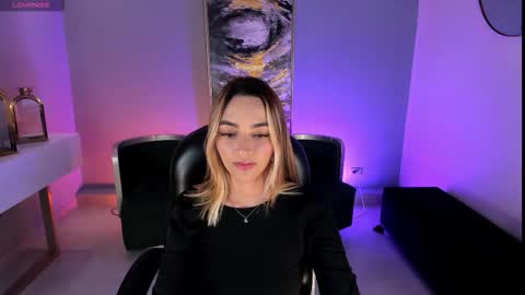 Snapshot of melissamoore_ chatting on 03/20/26, 03:11 Call me Meli online show from 03/20/26, 03:11