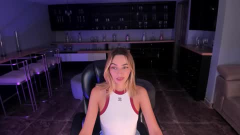 Snapshot of melissamoore_ chatting on 03/24/26, 02:49 Call me Meli online show from 03/24/26, 02:49