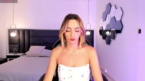 Snapshot of melissamoore_ chatting on 04/02/26, 08:34 Call me Meli online show from 04/02/26, 08:34
