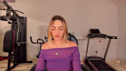 Snapshot of melissamoore_ chatting on 04/11/26, 08:51 Call me Meli online show from 04/11/26, 08:51