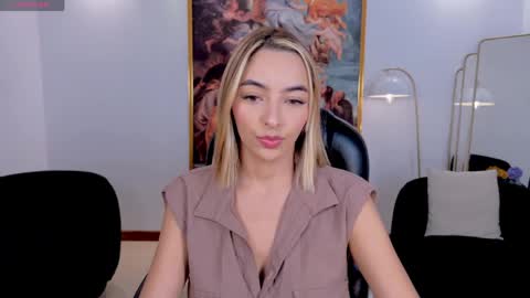 Snapshot of melissamoore_ chatting on 05/23/26, 09:35 Call me Meli online show from 05/23/26, 09:35