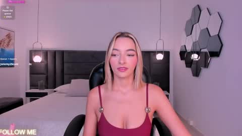 Snapshot of melissamoore_ chatting on 05/31/26, 10:00 Call me Meli online show from 05/31/26, 10:00