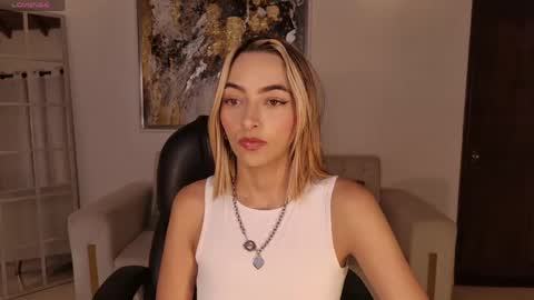 Snapshot of melissamoore_ chatting on 06/08/26, 10:26 Call me Meli online show from 06/08/26, 10:26