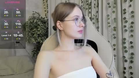 mell milles online show from 10/31/25, 03:13