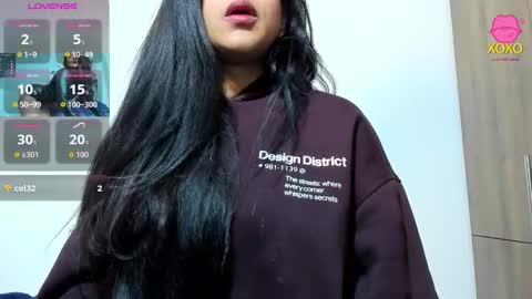 Snapshot of mellanie33 chatting on 11/25/25, 10:04 mellanie online show from 11/25/25, 10:04