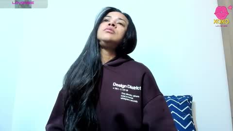 Snapshot of mellanie33 chatting on 11/26/25, 09:54 mellanie online show from 11/26/25, 09:54