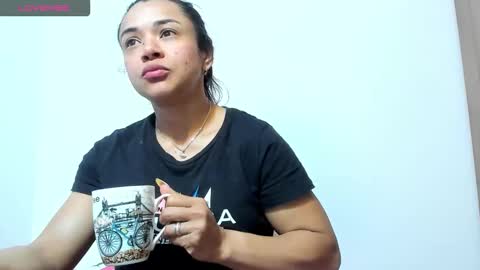 Snapshot of mellanie33 chatting on 01/08/26, 12:40 mellanie online show from 01/08/26, 12:40