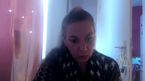 Melli online show from 12/14/25, 12:32