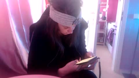 Melli online show from 12/17/25, 12:22