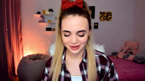 Snapshot of mellifluoustess chatting on 12/14/24, 12:44 Tessa online show from 12/14/24, 12:44