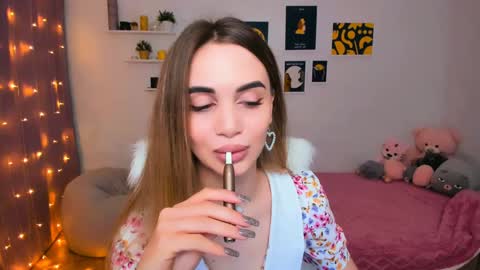 Snapshot of mellifluoustess chatting on 02/08/25, 09:57 Tessa online show from 02/08/25, 09:57