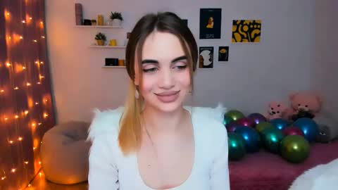 Snapshot of mellifluoustess chatting on 02/13/25, 01:19 Tessa online show from 02/13/25, 01:19