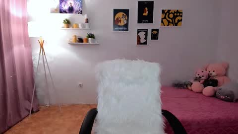 Snapshot of mellifluoustess chatting on 02/27/25, 12:32 Tessa online show from 02/27/25, 12:32