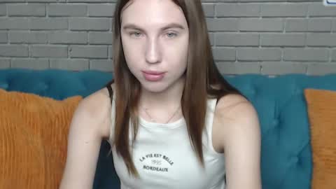 Snapshot of mellingi chatting on 09/14/25, 05:17 mellingi online show from 09/14/25, 05:17